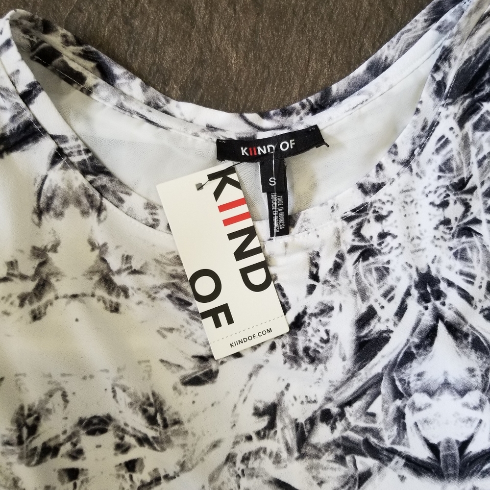 👚TOP WITH SHEER BACK - Picture 3 of 8